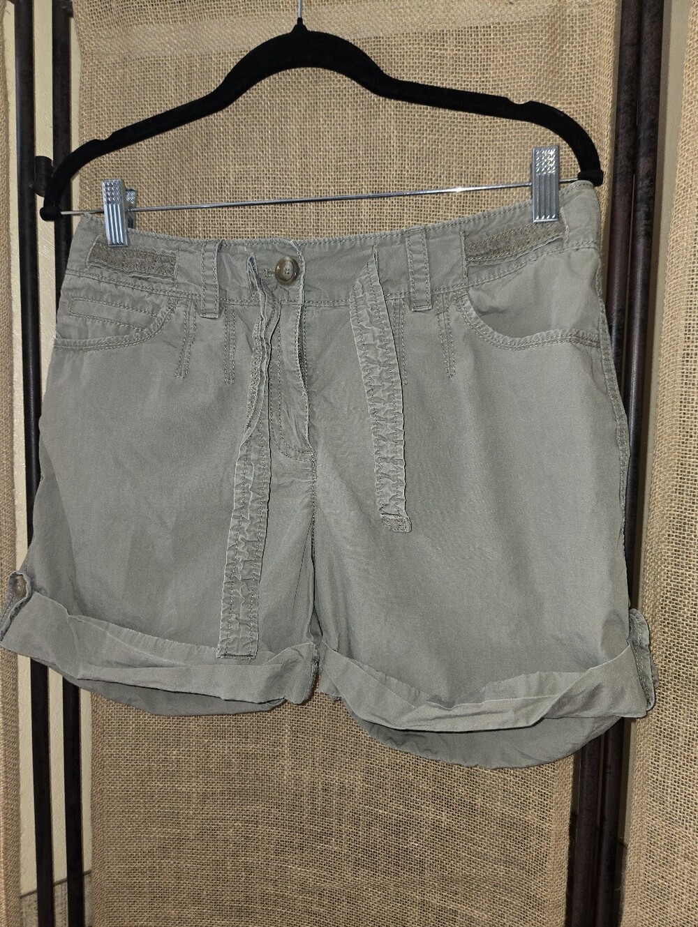 Ann Taylor Women's Casual Rolled-Hem Shorts in Olive With Belt Mid-rise 8